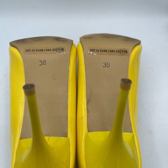 Yellow Patent Leather Scalloped Heels. 7.5 - Picture 6 of 7